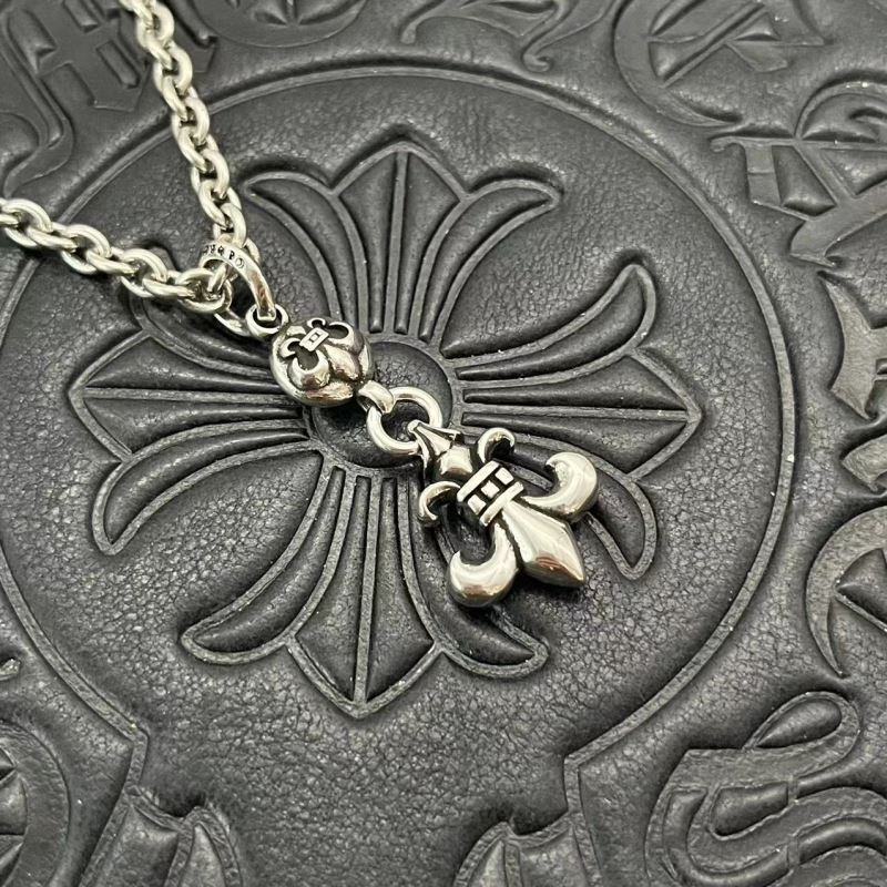 Ch*0me He**ts necklaces